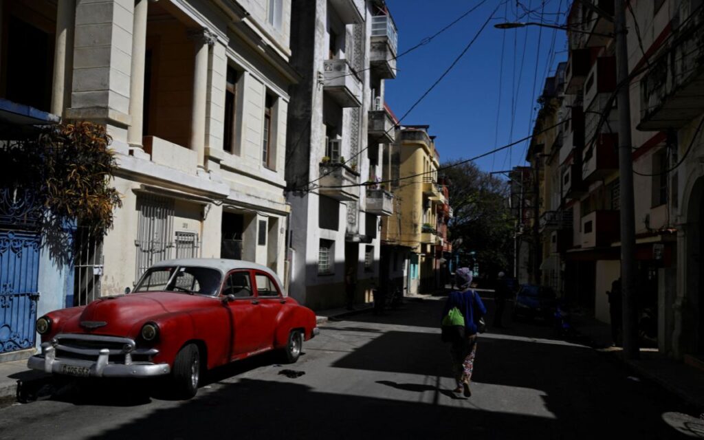 Cuba aprueba reformas hacia una mayor economía de mercado